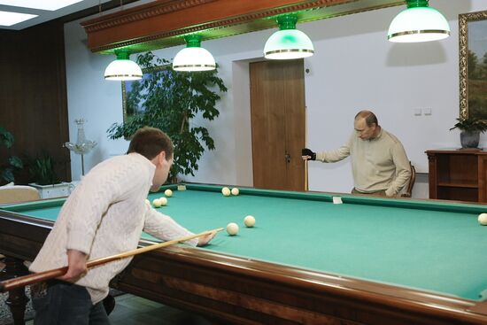 Dmitry Medvedev and Vladimir Putin hold informal meeting