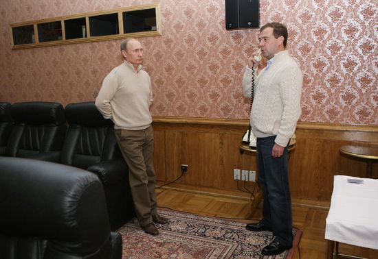 Dmitry Medvedev and Vladimir Putin hold informal meeting