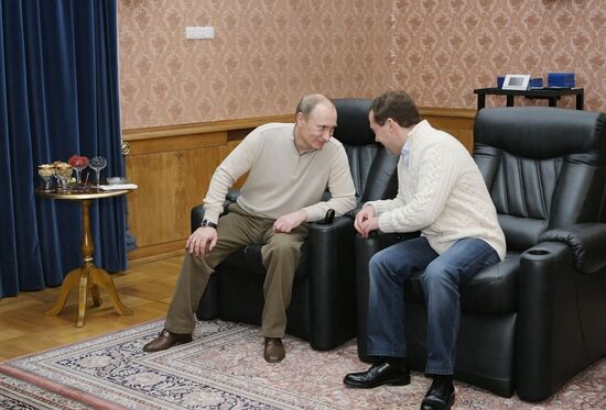 Dmitry Medvedev and Vladimir Putin hold informal meeting
