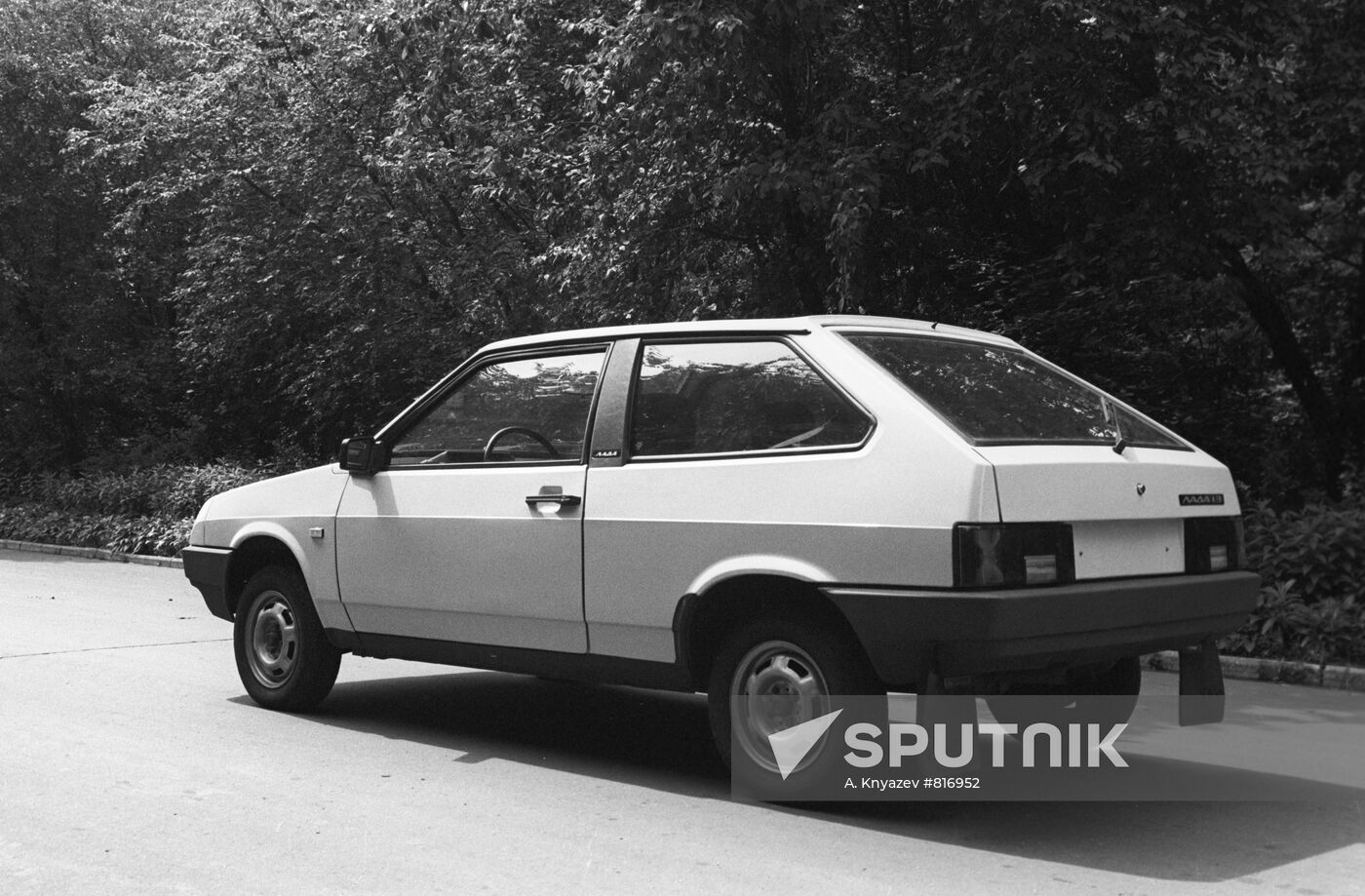 A Lada VAZ VAZ-2108 car