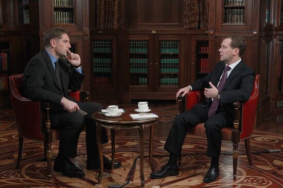 Dmitry Medvedev gives interview to Polish mass media