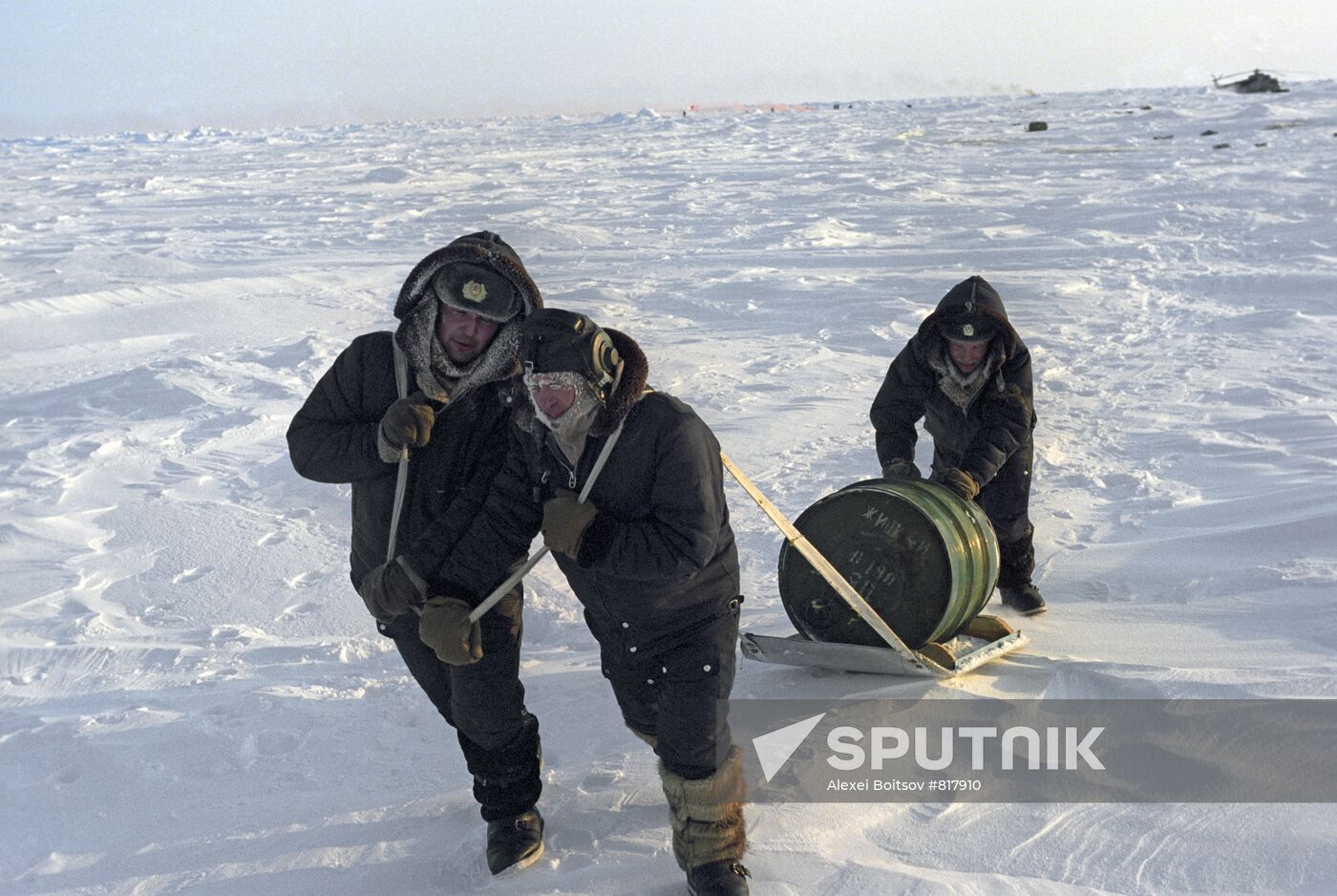 Participants in air landing operation, Arctic