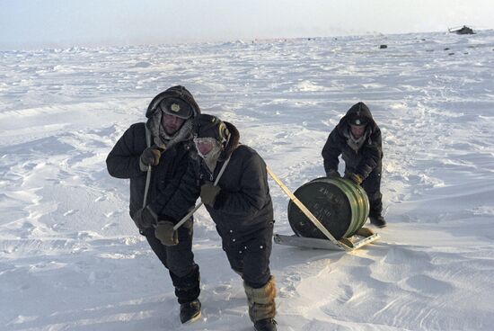 Participants in air landing operation, Arctic