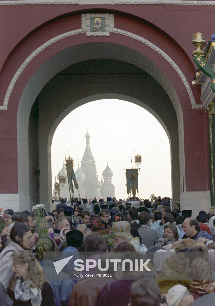 Religious procession from Kazan Cathedral to Ressurection Gate