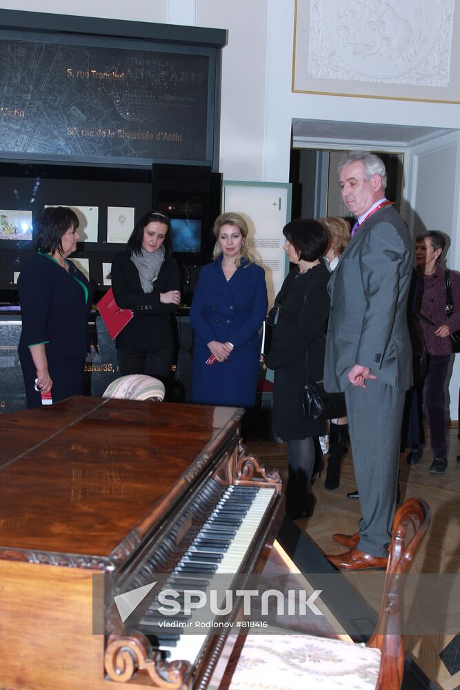 Russian, Polish First Ladies at Chopin Museum