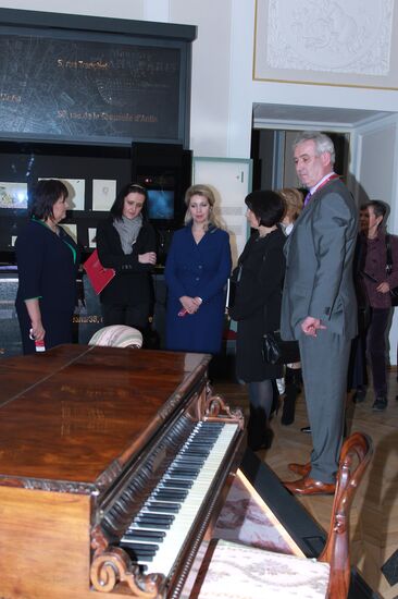 Russian, Polish First Ladies at Chopin Museum