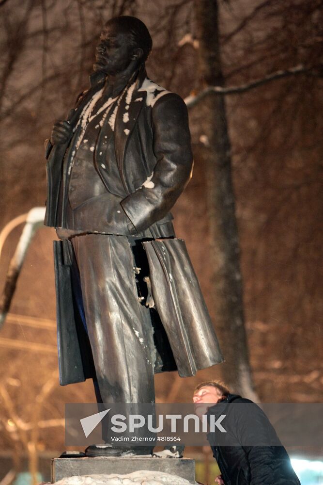 Monument to Lenin blown up in St. Petersburg suburb