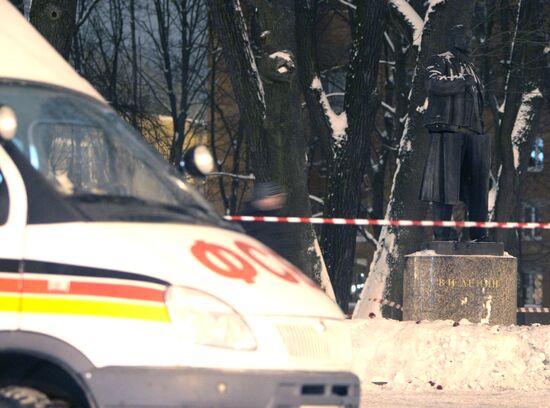 Monument to Lenin blown up in St. Petersburg suburb