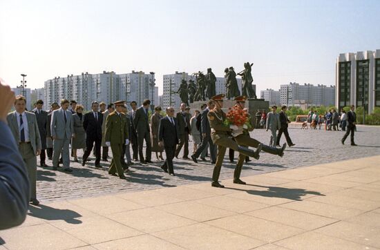 Yang Shangkun in Leningrad