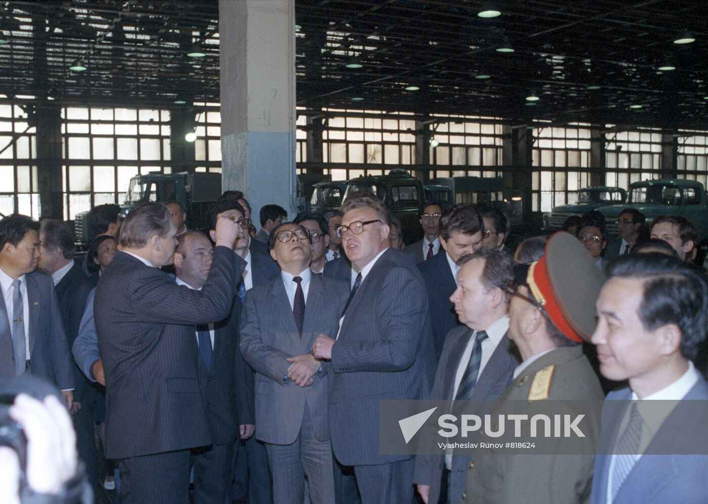 Jiang Zemin at ZiS Automobile Factory