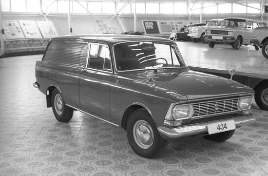 A Moskvich-434 passenger car