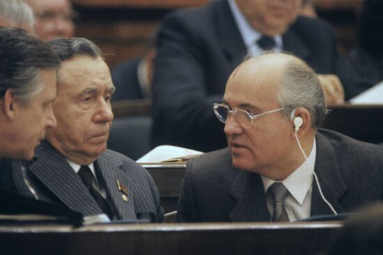 Soviet Communist Party's Politburo holding meeting