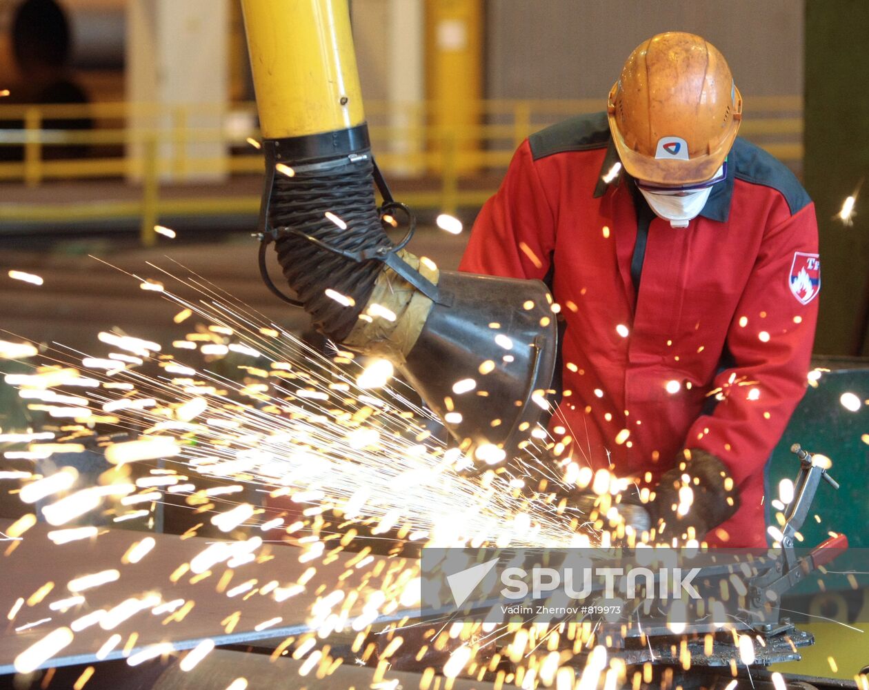 Izhorsky Pipe Plant's metal welding and cutting workshop