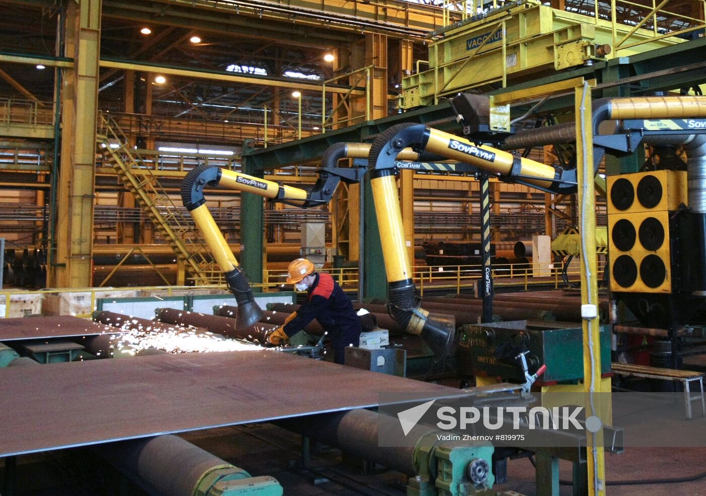 Izhorsky Pipe Plant's metal welding and cutting workshop