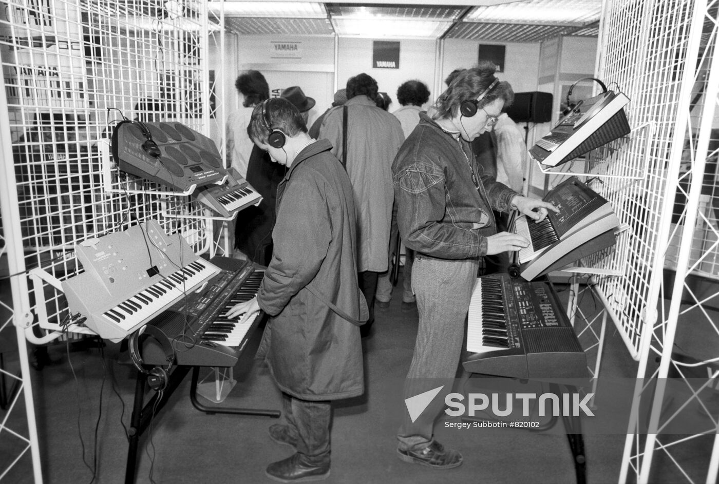 Electronic musical instruments from leading Japanese firms