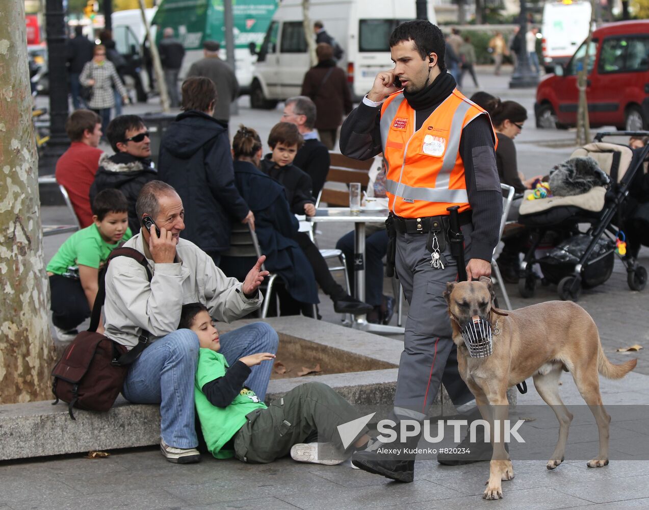 Policeman with dog on Plaça de Catalunya