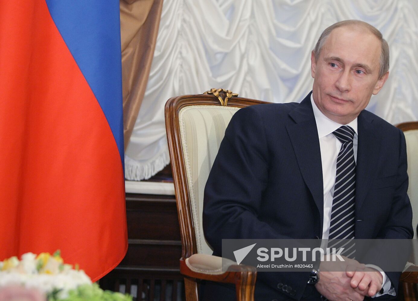 Vladimir Putin meets with François Fillon in Moscow