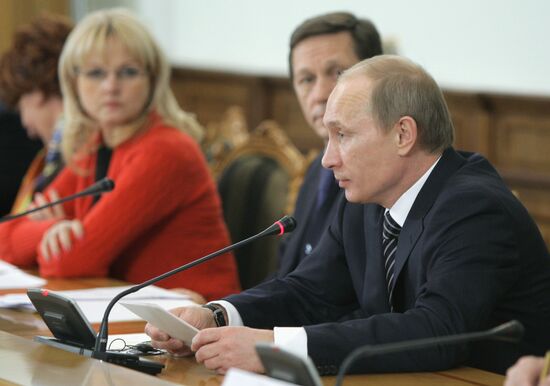 Vladimir Putin, Francois Fillon take part in a meeting