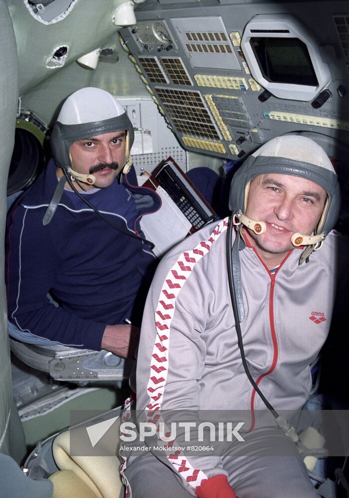 Cosmonauts Vladimir Titov and Musa Manarov