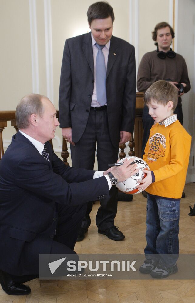 Putin meets boy who invented his new dog name