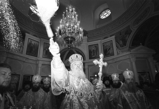 Alexy II consecrating church in Holy Intercession convent