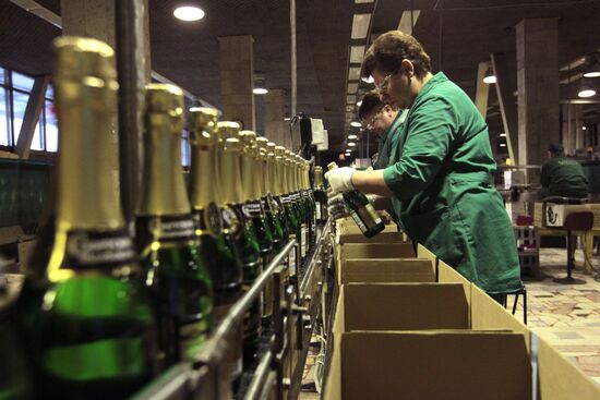 Production of champagne at Moscow Champagne Winery