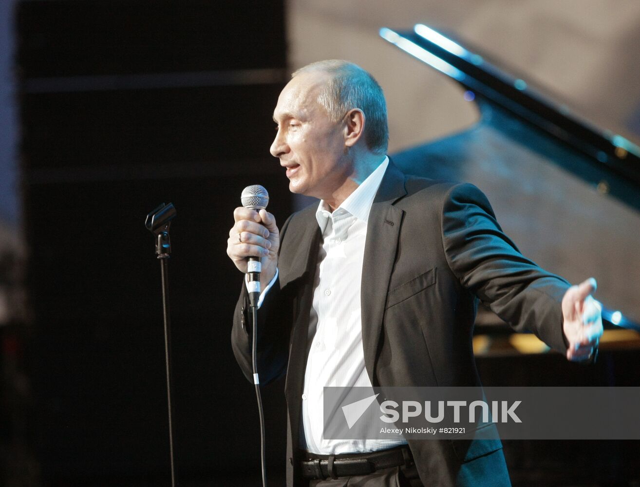 Vladimir Putin attends charity concert in St. Petersburg