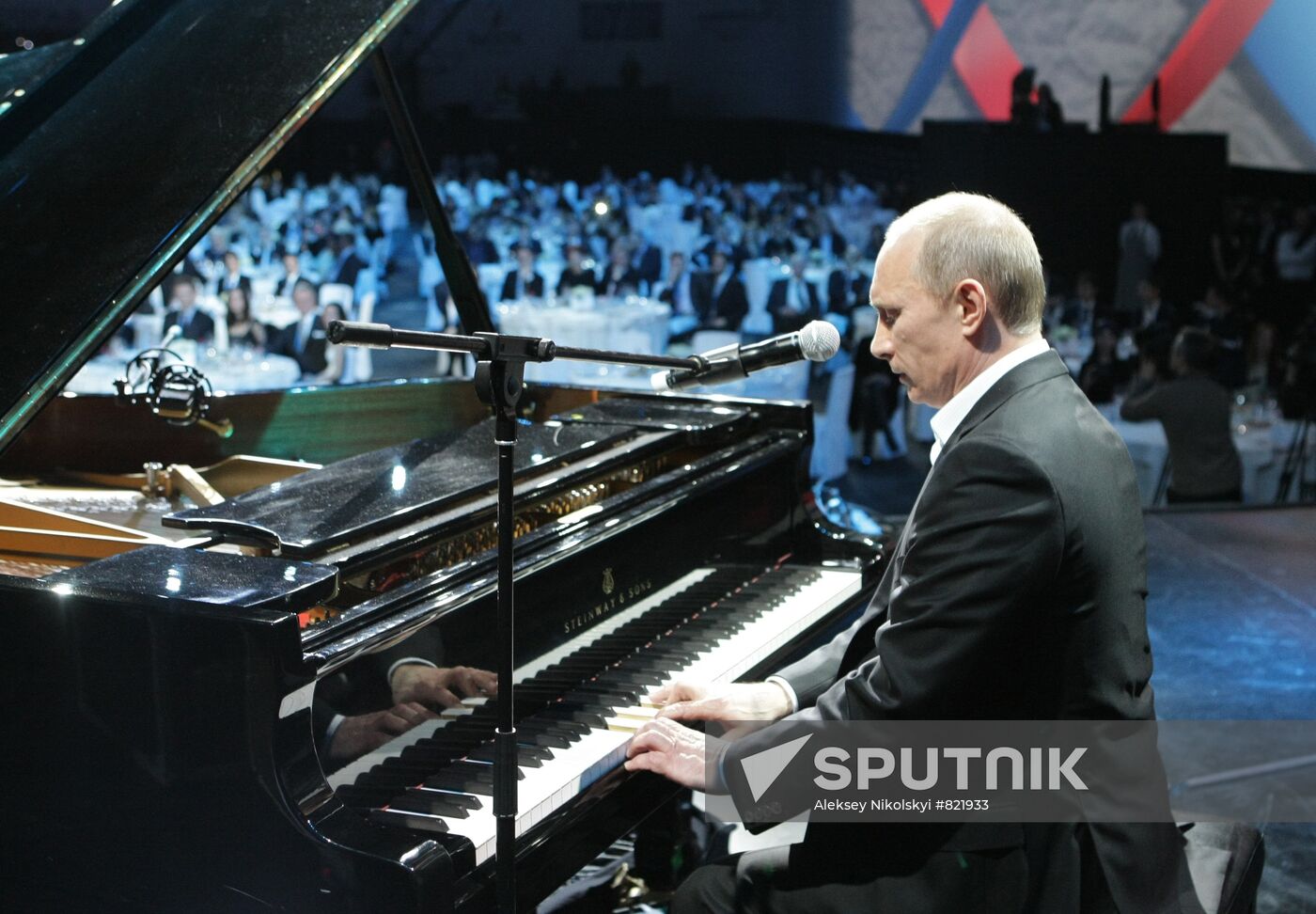 Vladimir Putin attends charity concert in St. Petersburg