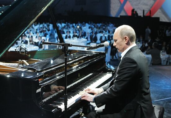 Vladimir Putin attends charity concert in St. Petersburg