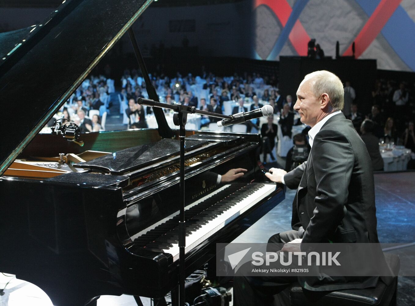 Vladimir Putin attends charity concert in St. Petersburg