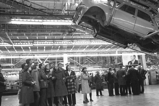 High school students at school No. 402 during excursion, AZLK