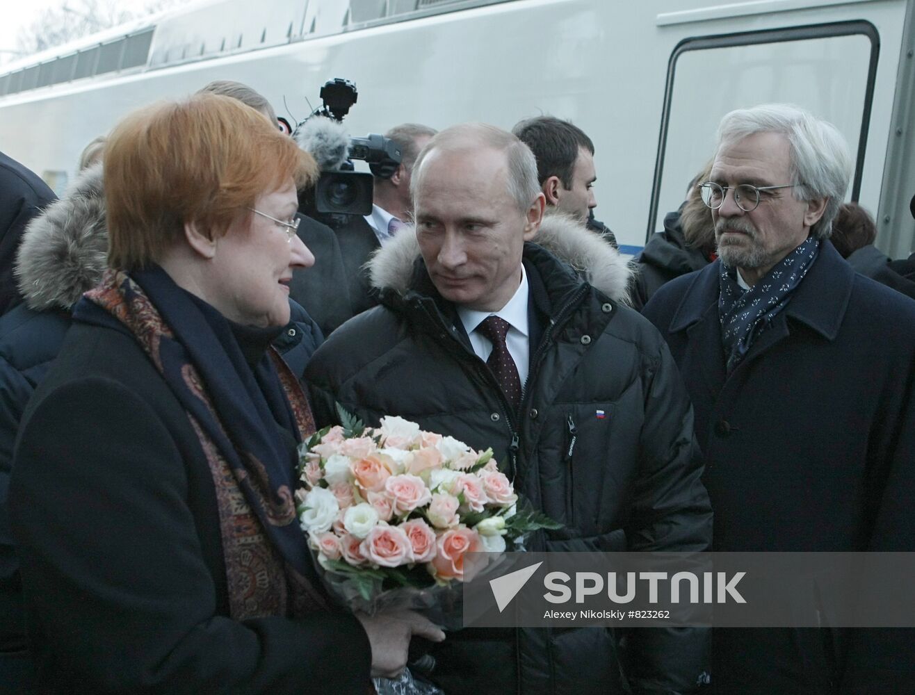 Vladimir Putin meets Finland's President Tarja Halonen in Vyborg