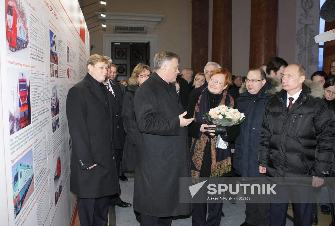 Vladimir Putin meets Finland's President Tarja Halonen in Vyborg