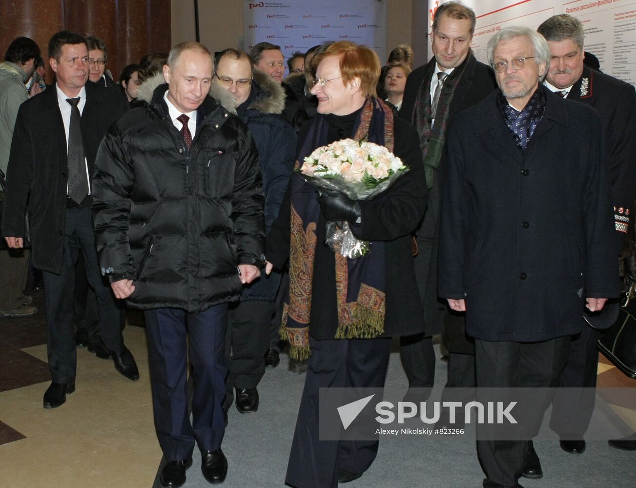 Vladimir Putin meets Finland's President Tarja Halonen in Vyborg