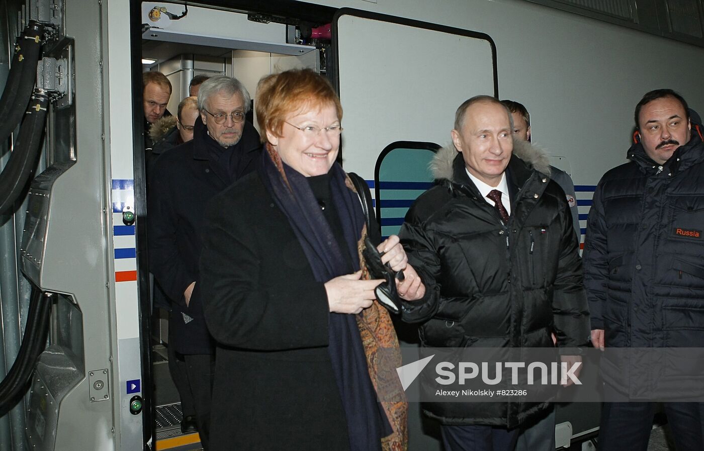 V. Putin, T. Halonen arrive in St. Petersburg by Allegro train
