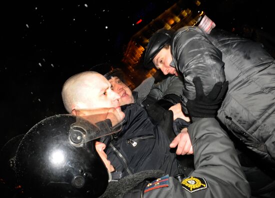Sergei Udaltsov being detained
