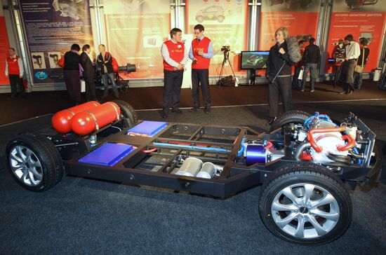 Hybrid car shown to journalists, Moscow