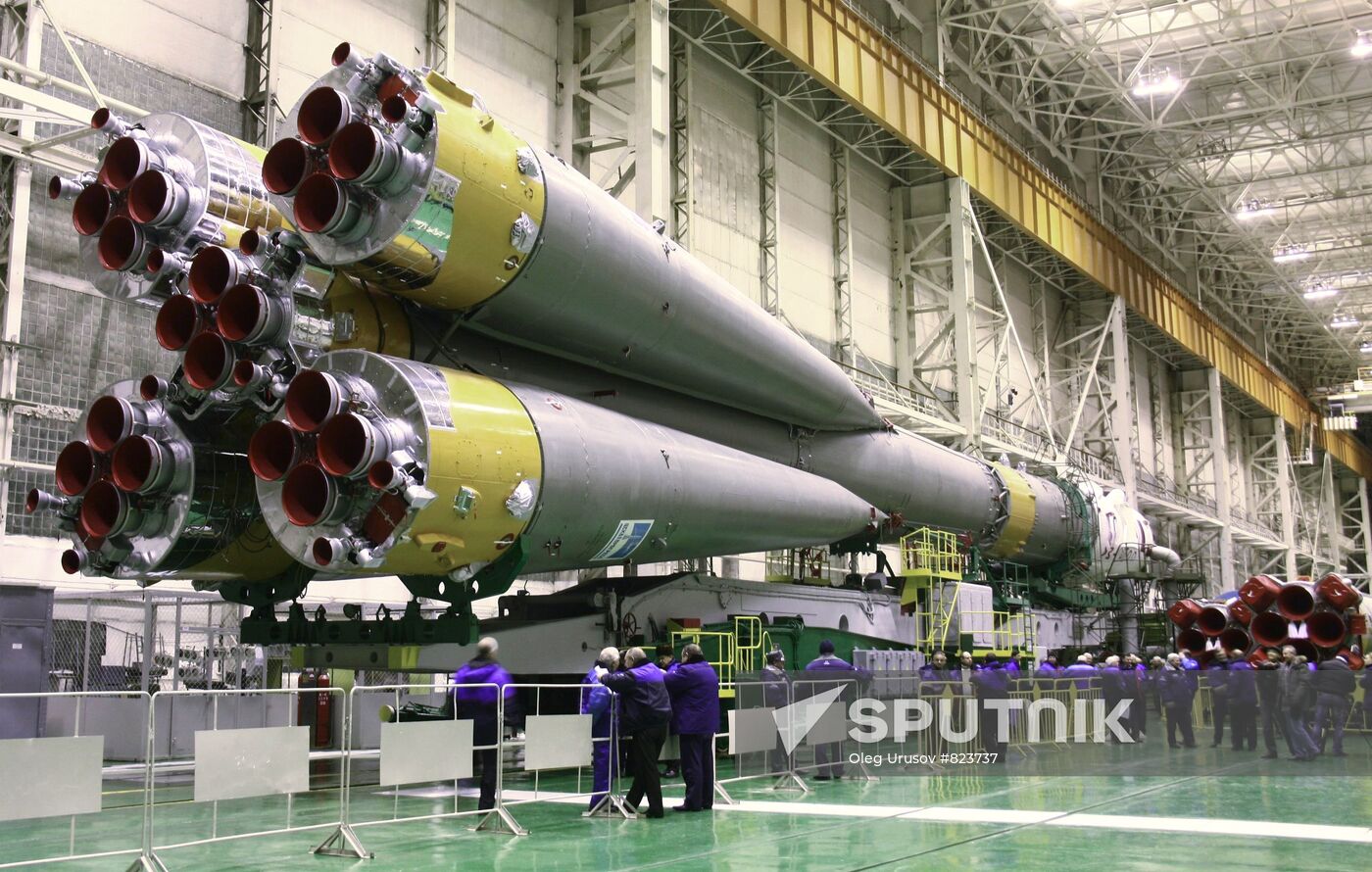 Soyuz-FG with Soyuz TMA-20 transported to launch complex