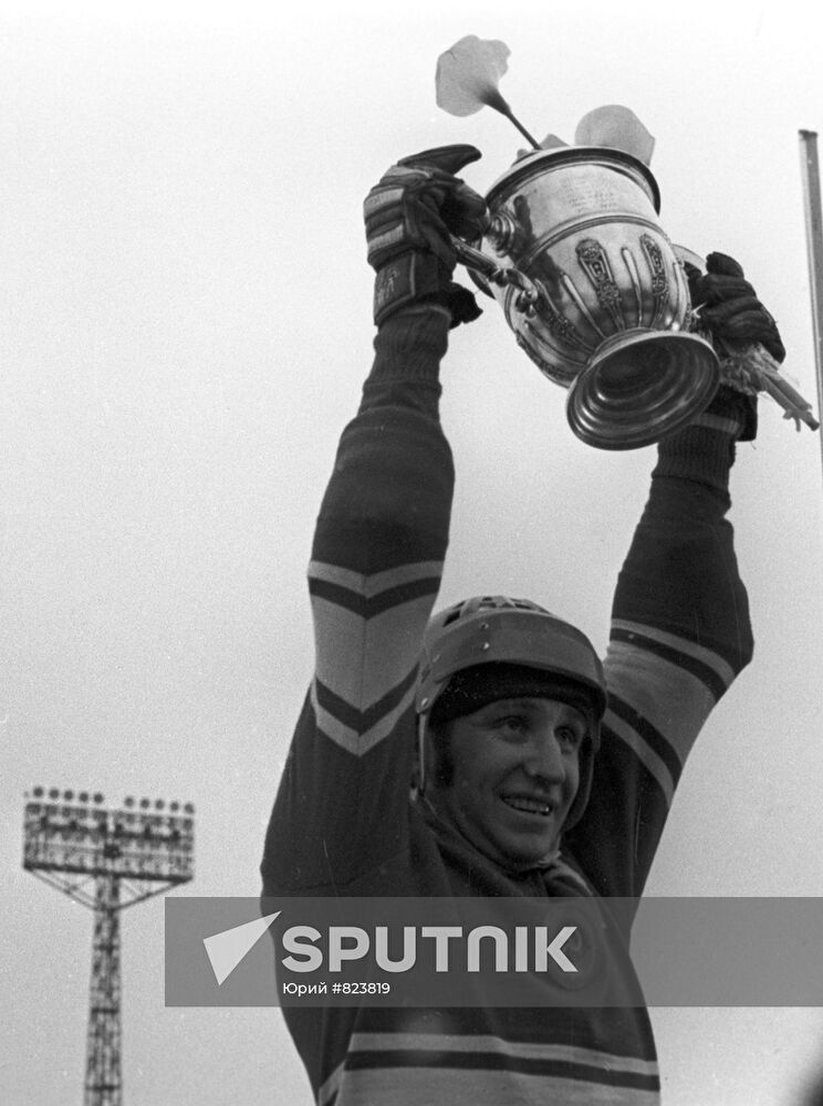 USSR national bandy team captain Valery Maslov