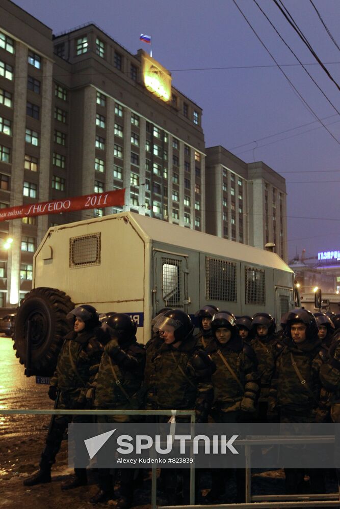 Police cordons off Manezh Square, Moscow