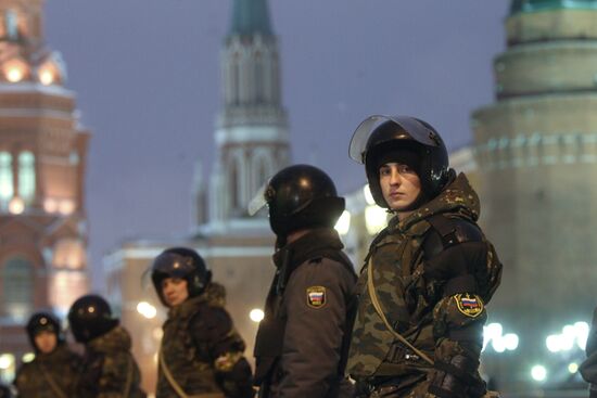 Police cordons off Manezh Square, Moscow