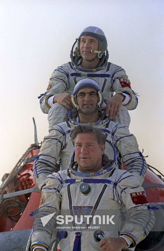 Sotuz TM-5 crew