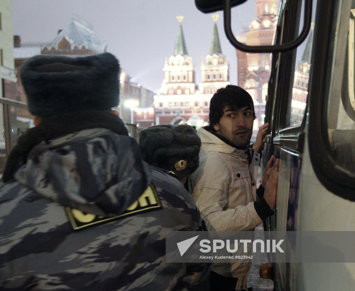 Police cordons off Manezh Square, Moscow