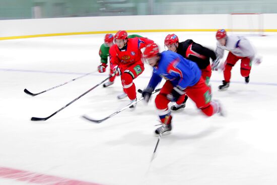 Russian national junior hockey team holds open training session