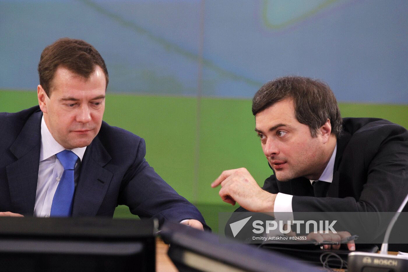 Dmitry Medvedev visits Skolkovo Innovation Center