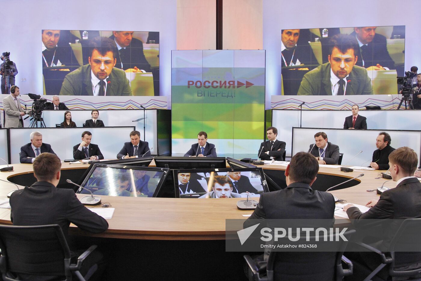 Dmitry Medvedev visits Skolkovo Innovation Center