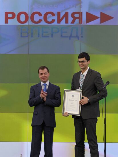 Dmitry Medvedev visits Skolkovo Innovation Center