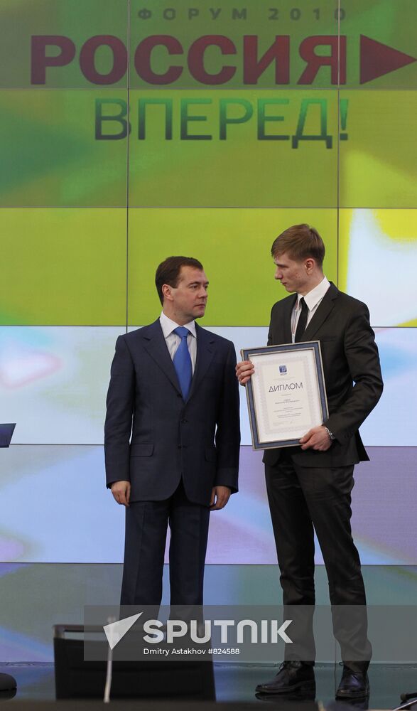 Dmitry Medvedev visits Skolkovo Innovation Center