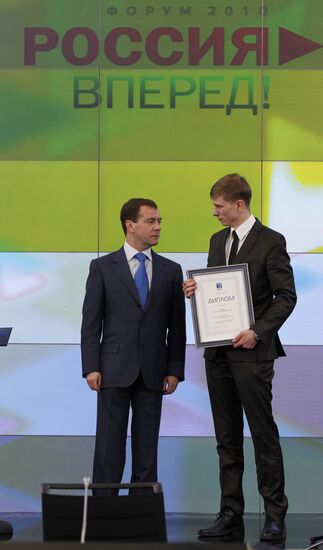 Dmitry Medvedev visits Skolkovo Innovation Center