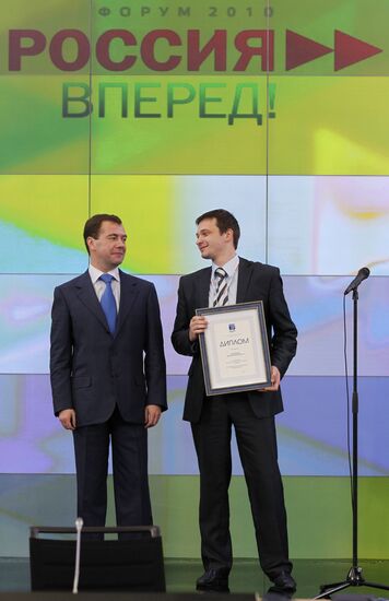 Dmitry Medvedev visits Skolkovo Innovation Center